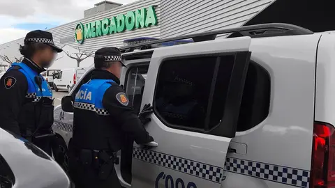 Polic&iacute;a Local de Tudela en Mercadona
