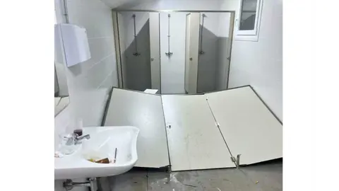 Destrozos polideportivo Fusti&ntilde;ana