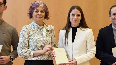 La consejera Esnaola junto a Celia Carrasco