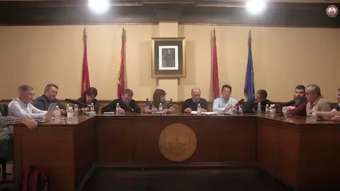 Pleno del ayuntamiento de Bu&ntilde;uel dek 4 de mayo de 2026. Captura retransmisi&oacute;n de TeleRibera