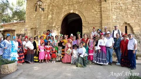 Romer&iacute;a Rociera Mujeres Barrio Lourdes 2026