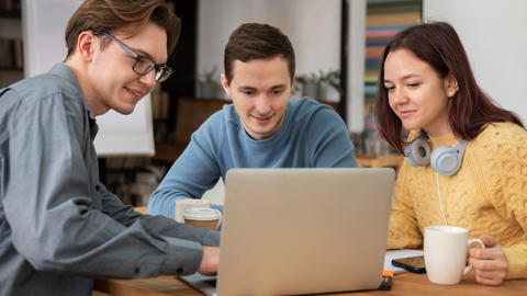 Cursos para mejorar la empleabilidad: por qu&eacute; cada vez m&aacute;s j&oacute;venes apuestan por esta formaci&oacute;n