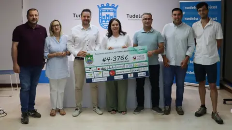Entrega cheque del C.D.Lourdes a ANDAR