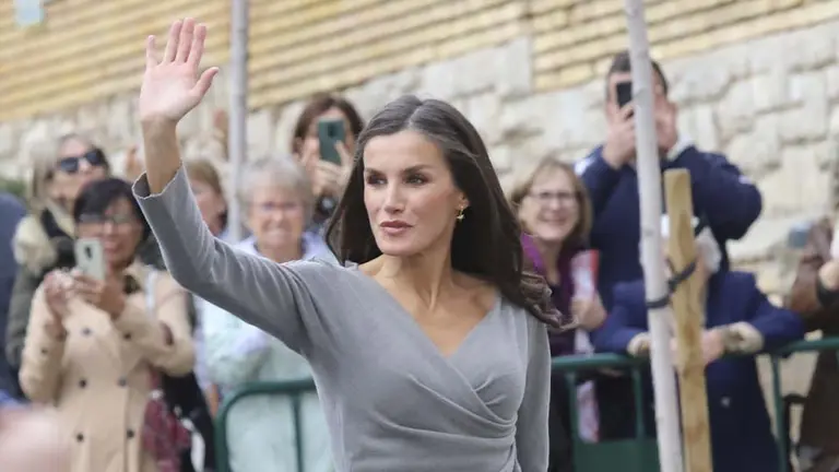 Letizia saludando 2023 (21)