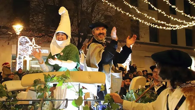 Olentzero y Mari Domingi (4)