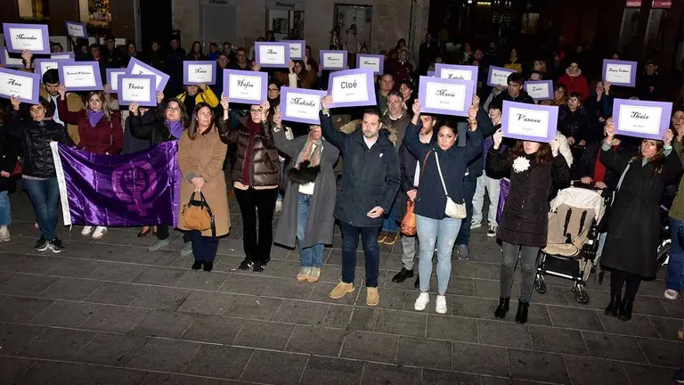Concentración en Tudela por el 25N (3)