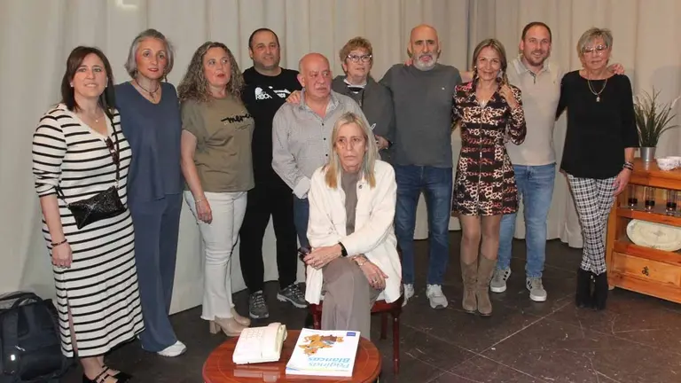 El Grupo de Teatro La Albarca de Cabanillas presenta la obra ‘Paco jones, detective privado’ (14)