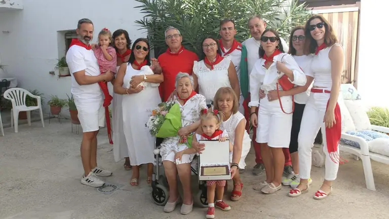 Fotos Día de los Abuelos. Fiestas de Cortes. 30-9-25 (10)