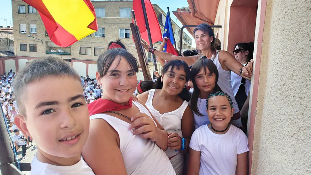 El grupo de danzas Txirinta Kultur Taldea ha sido el encargado de lanzar el cohete de Castej&oacute;n 2026