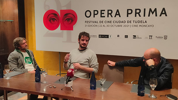 opera prima con quien viajas3