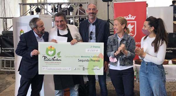 Entrega del segundo premio a los representantes de Cascante