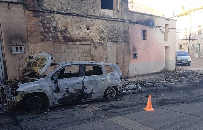 coche calcinado en cintruenigo