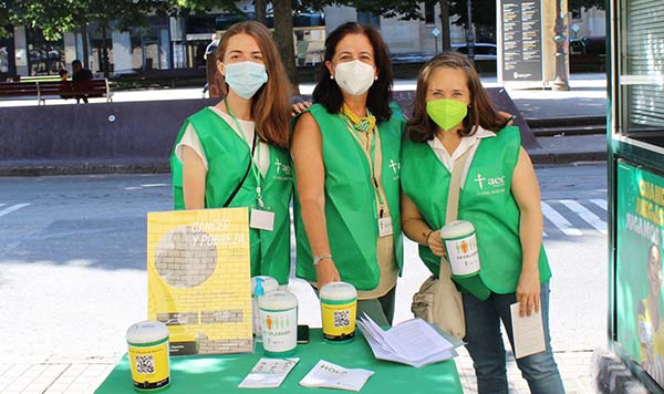 Voluntarios cuestación AECC