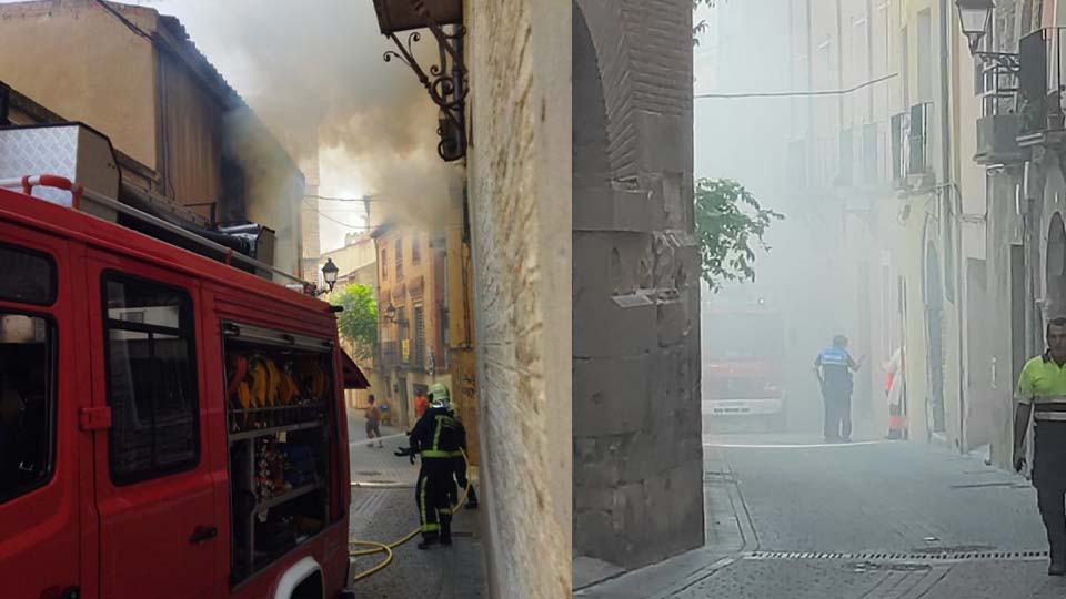 Bomberos sofocando el incendio en calle portal