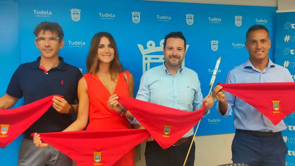 Directivos de las tres Residencias de Ancianos de Tudela junto al Alcalde