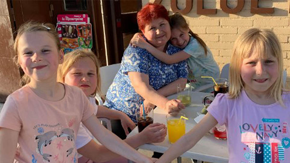 carlos corral ruth gonzalez niñas ucranianas