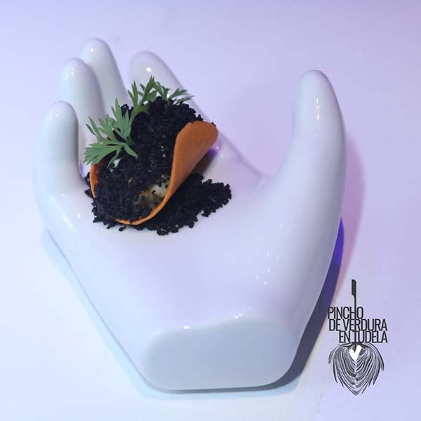 3 premio Julen Pérez Cuadrado de Kiska con su pincho de verduras RAICES.