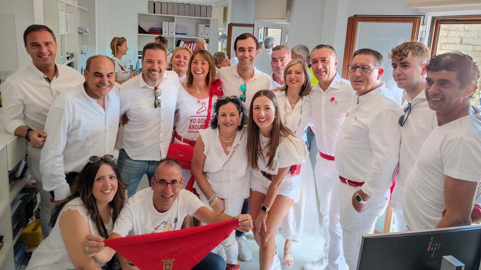 Distintas personalidades políticas presentes en el cohete de Arguedas 2023