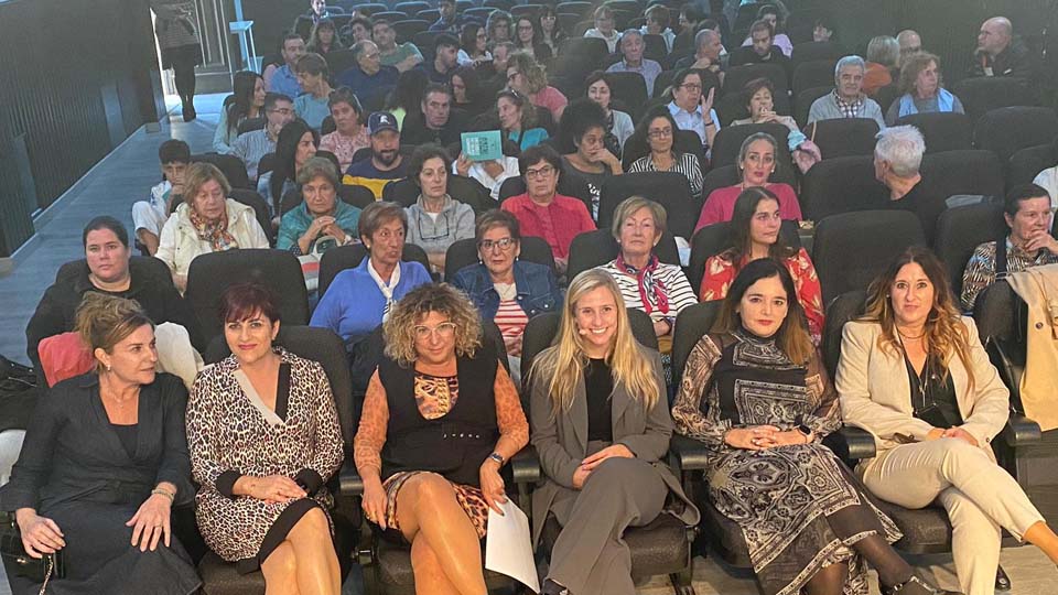 Público asistente a la charla de Desirée Vila en Villafranca