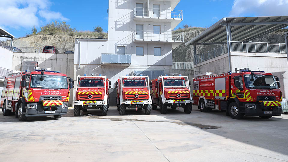 bomberos vehiculos incendios forrestales2
