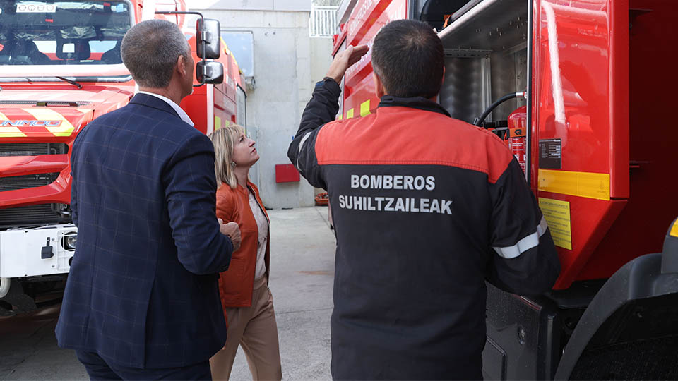 bomberos vehiculos incendios forrestales3