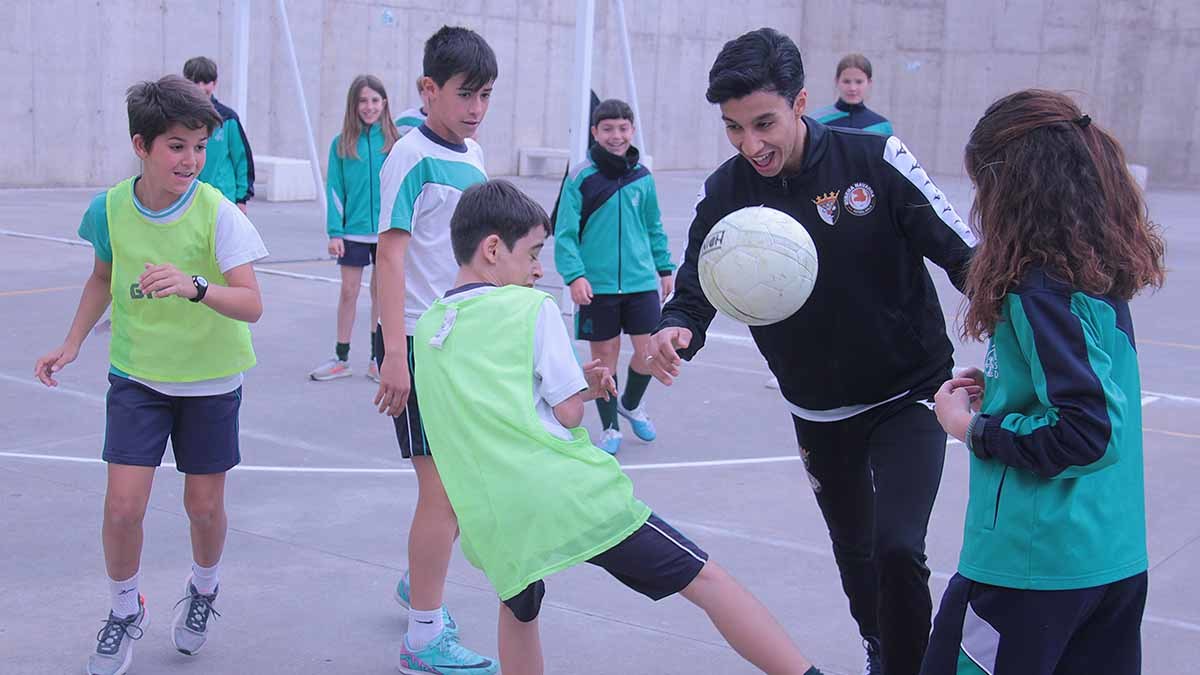 El Tudelano Ribera Navarra visita el colegio La Anunciata FESD2