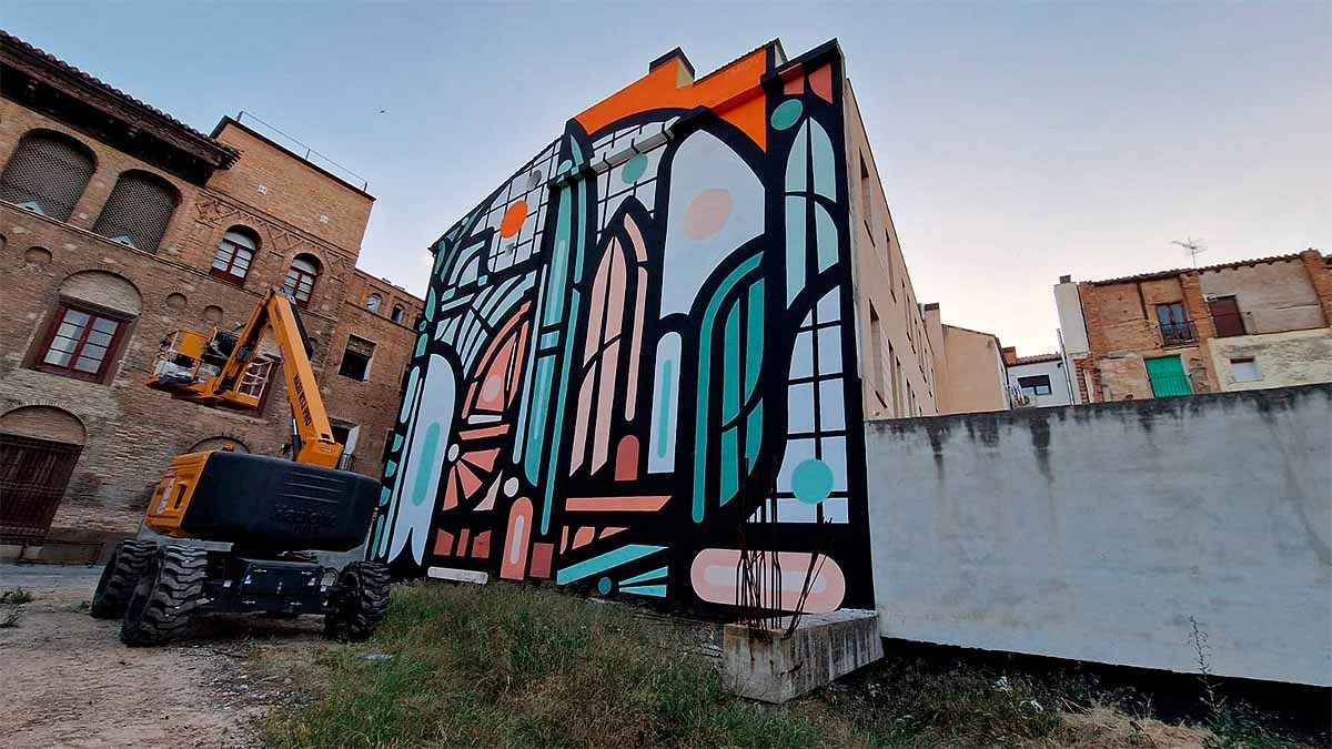 Futura Tudela, mural de Isakov en la calle Magallón2