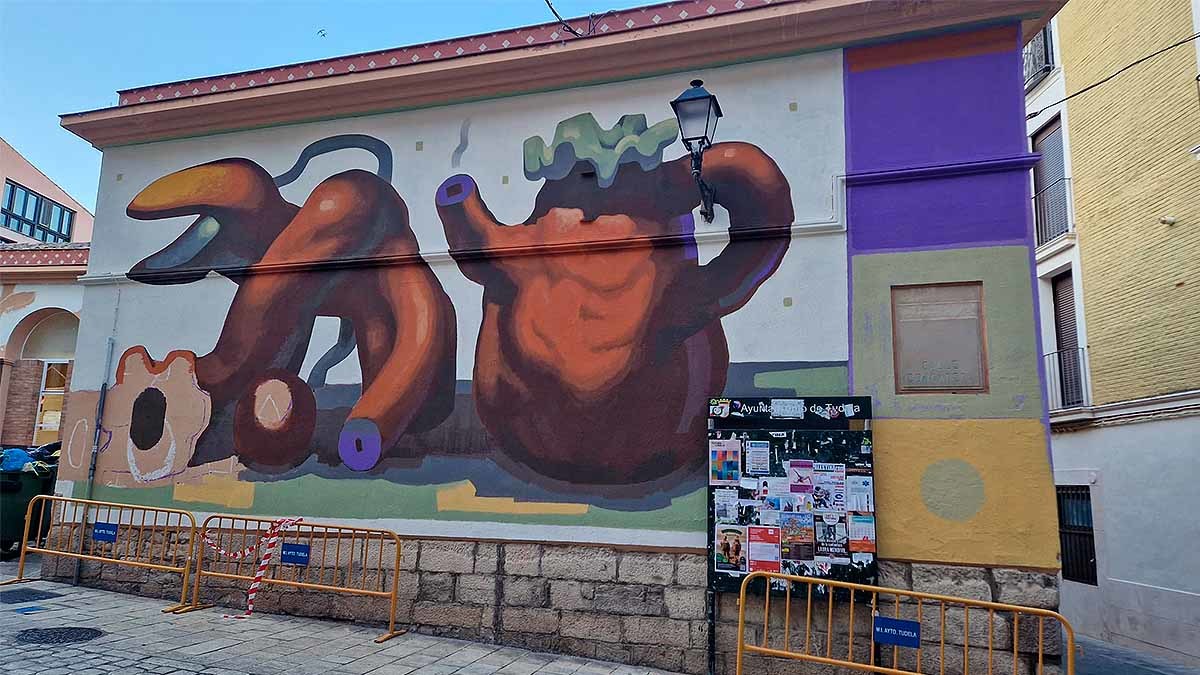 Futura Tudela, mural de Isakov en la calle Magallón3