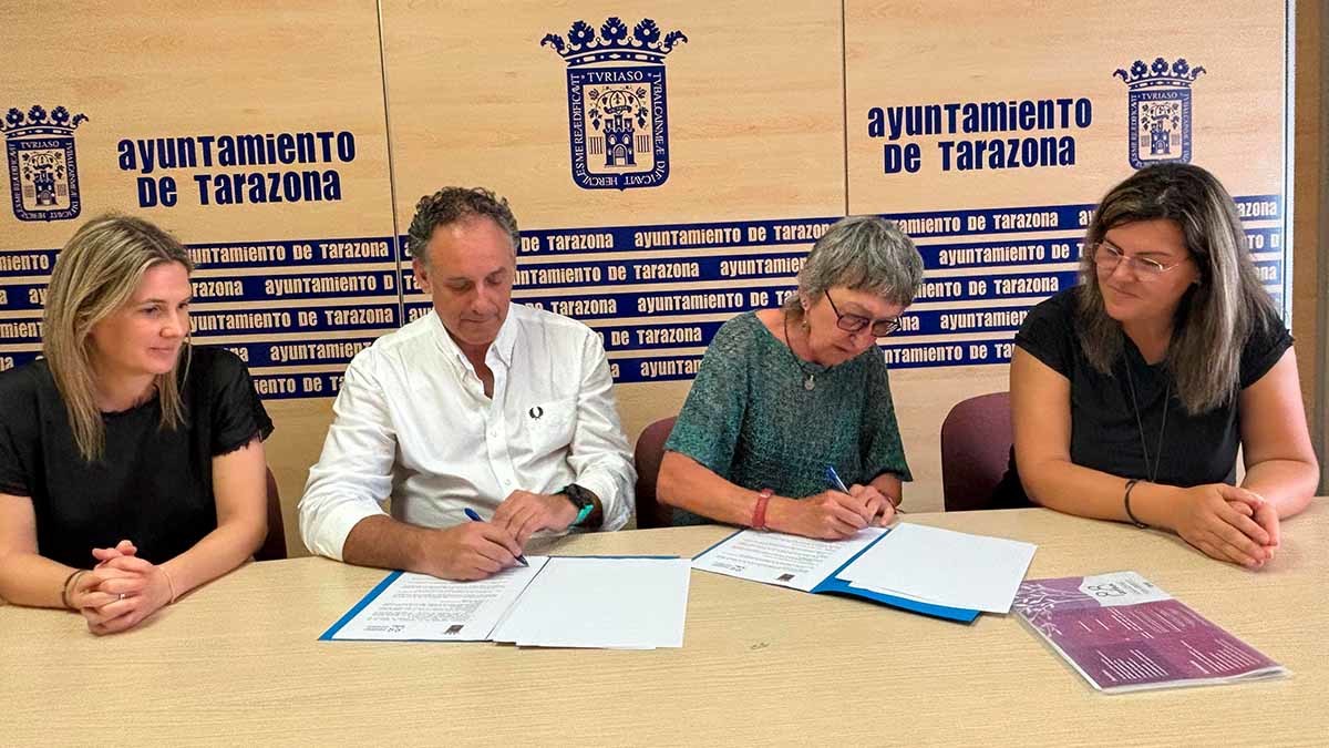 Firma del convenio entre el Ayuntamiento de Tarazona y asociación AFANjpg