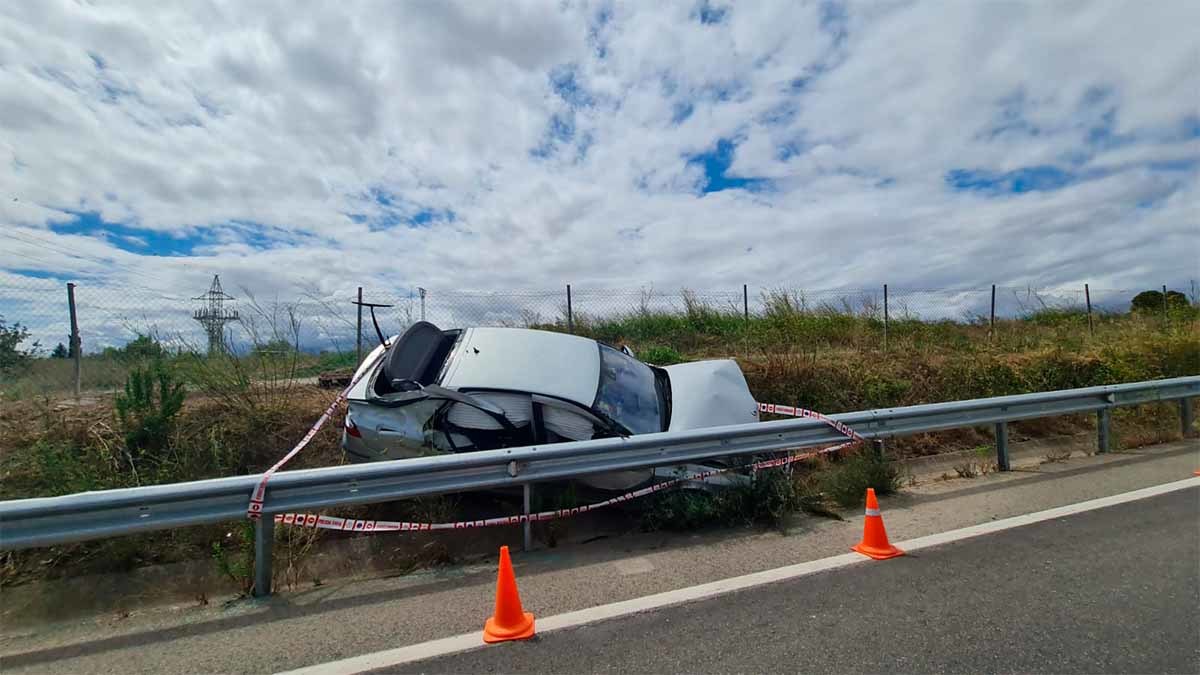 Vehículo abandonado en la A-68
