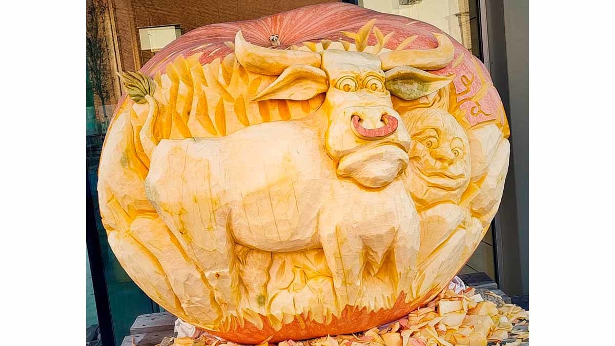 exhibición de escultura de calabaza en Valtierra