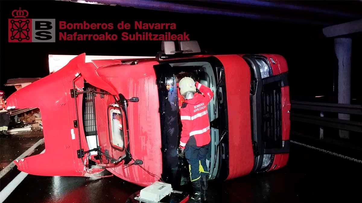 vuelco de camión en Valtierra2