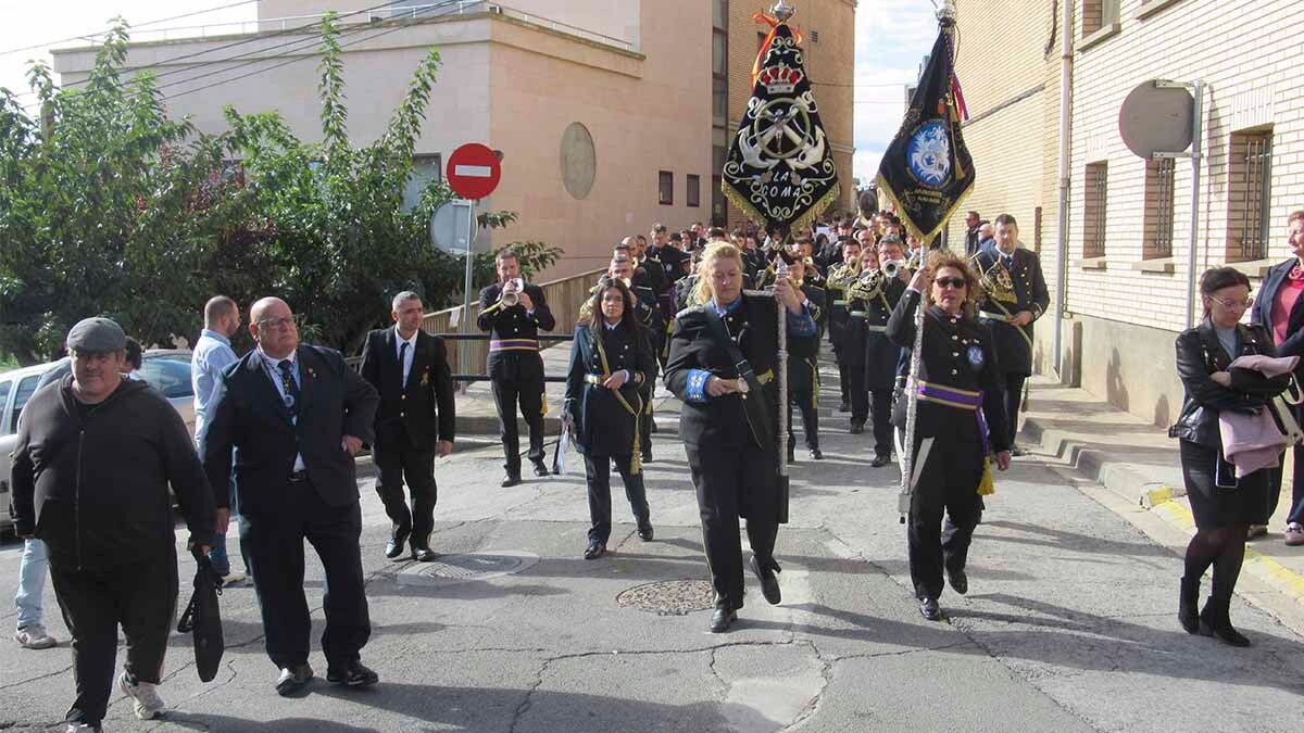 desfile banda de cornetas y tambores