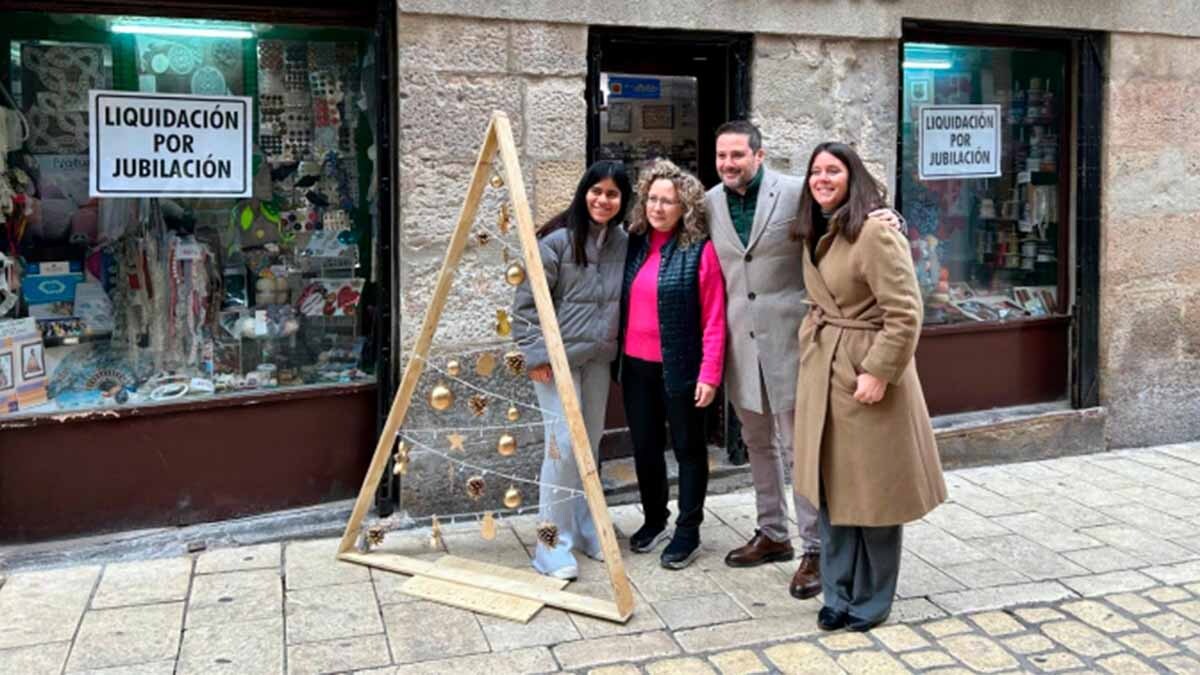 arboles navideños reciclados alumnos fp especial eti tudela
