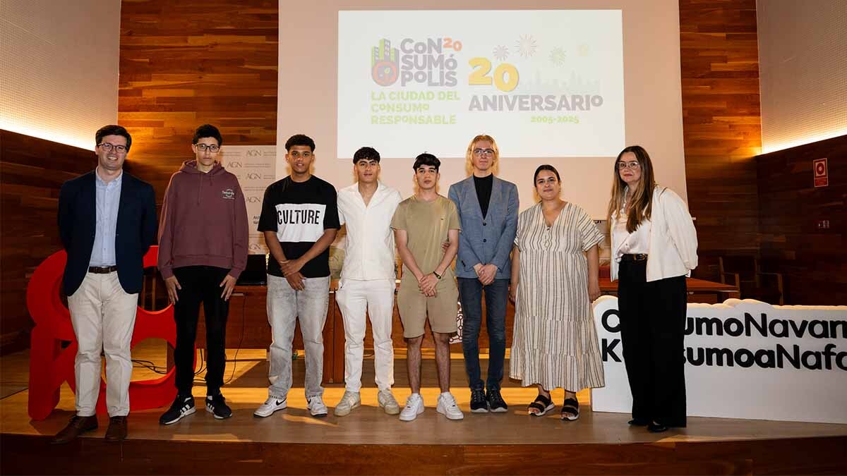 Equipo PANDA RECICLONA del CIP ETI de Tudela tercer premio en el concurso Consumópolis