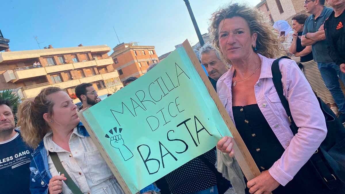 Manifestación en Marcilla para pedir el cierre del centro de menores (1)