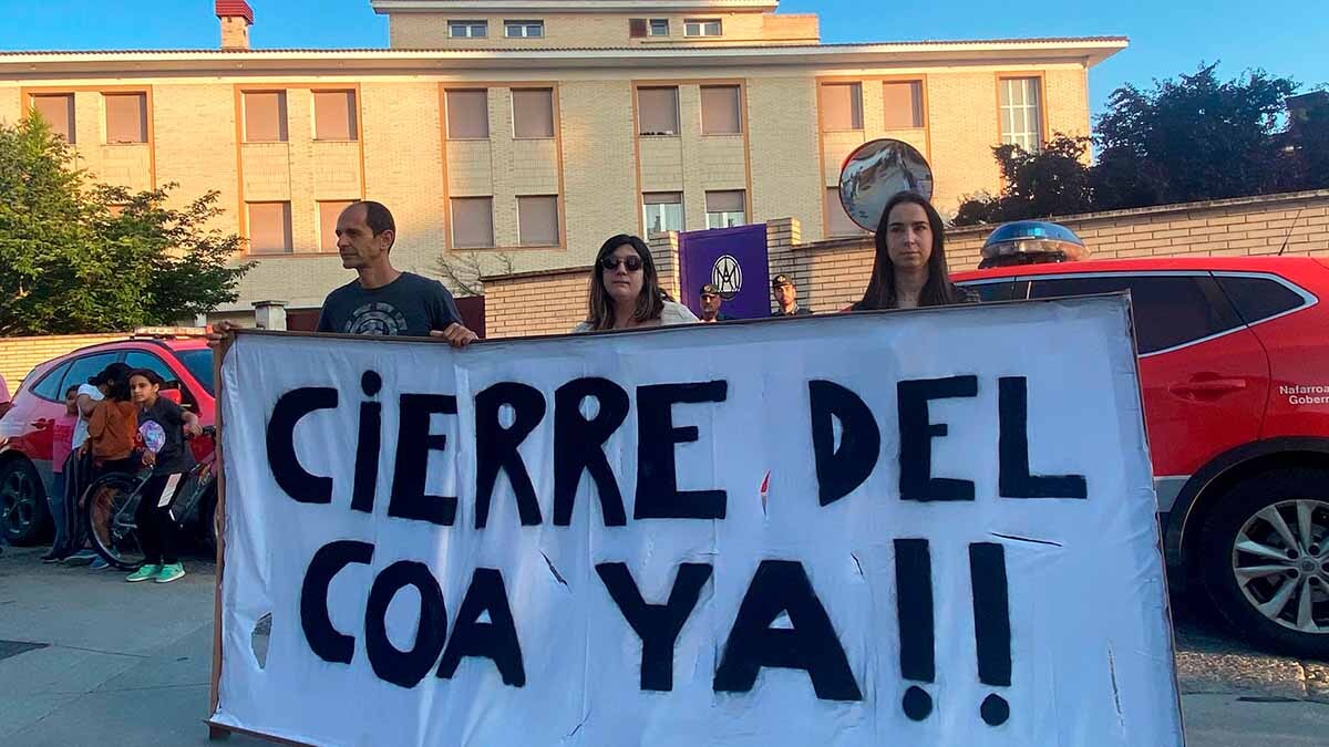Manifestación en Marcilla para pedir el cierre del centro de menores (2)