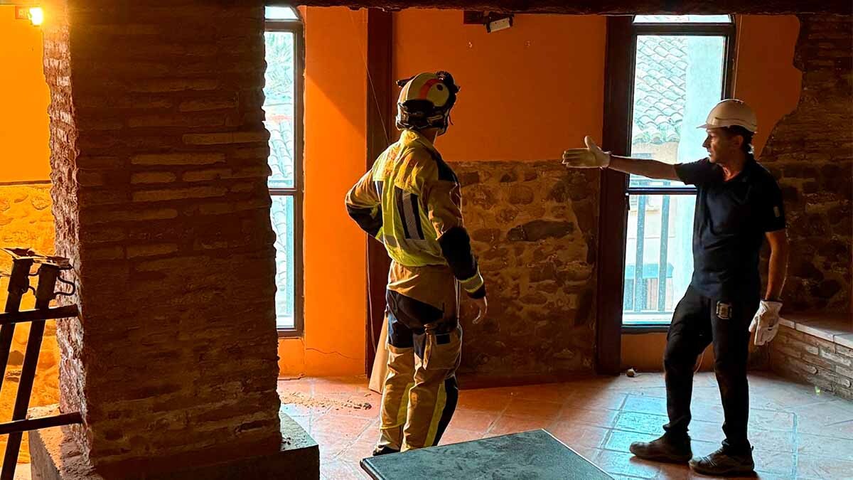 El alcalde de Tarazona se reúne con los vecinos afectados por el derrumbe en las Casas Colgadas (1)
