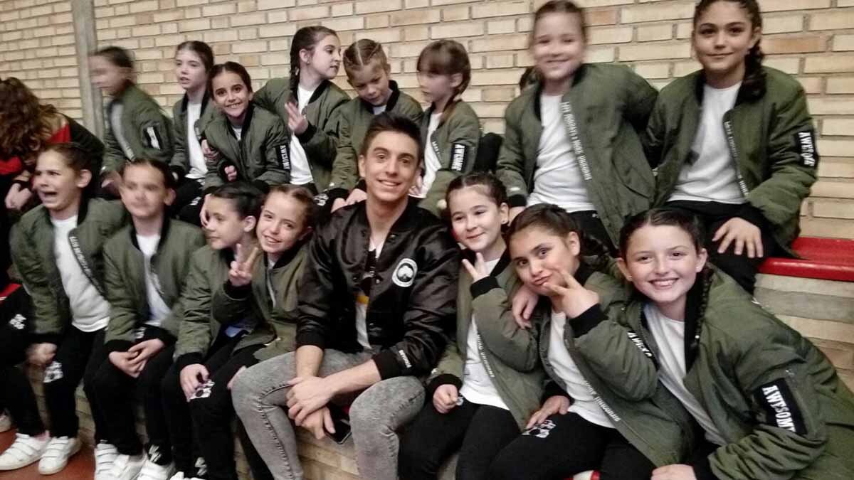 Javier Vidorreta junto al equipo BabyUP antes de iniciar el campeonato de hiphop en Tudela. 8 de abril de 2017