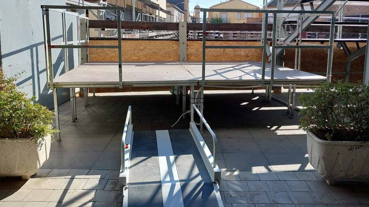 Gradas accesibles en la plaza de Ribaforada durante las fiestas patronales de 2025