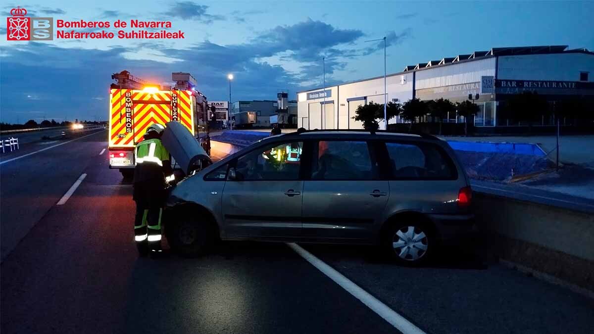 colisión entre un coche y una furgoneta en la A-68 en Ribaforada2