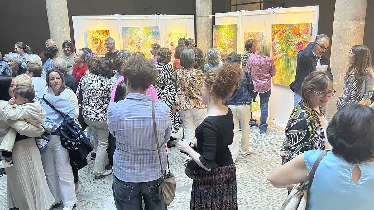 Inauguración de la exposición 'Florecer en lo no dicho' de Lola Jiménez.