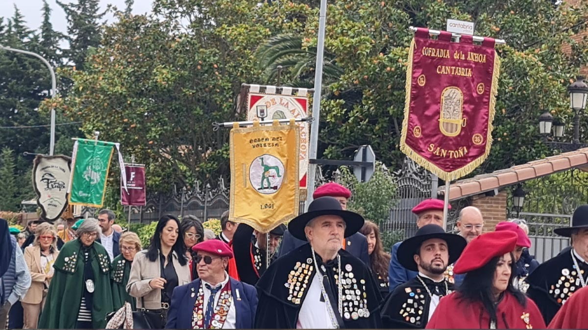 Desfile de cofradías por Fontellas 2025