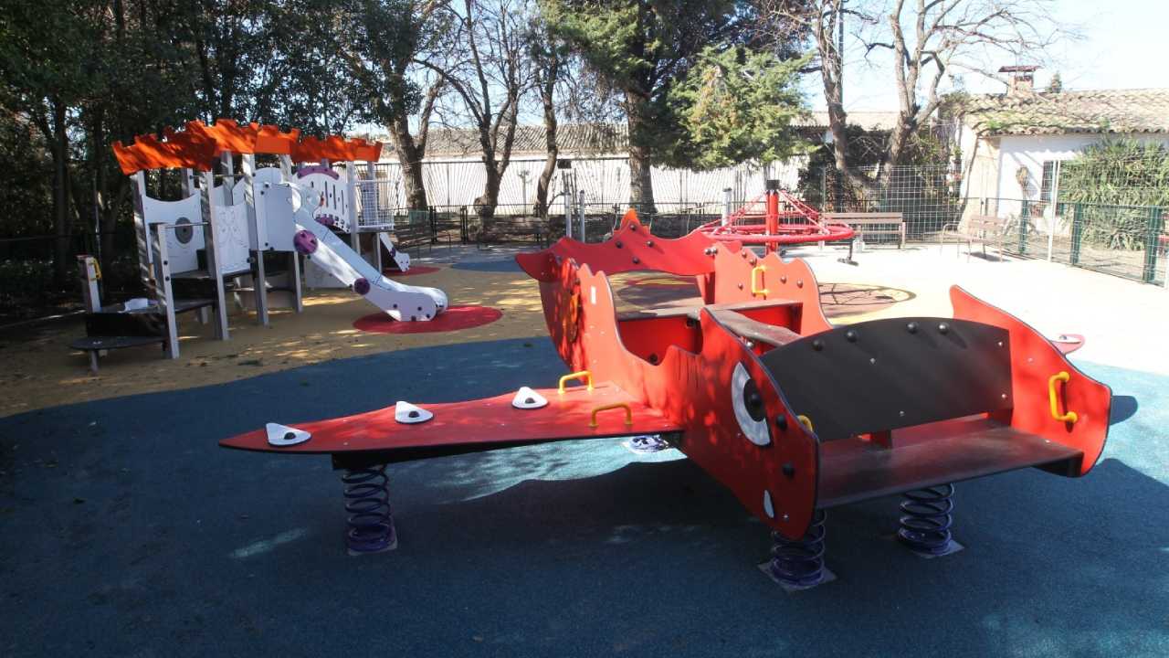 Parque infantil en Cortes
