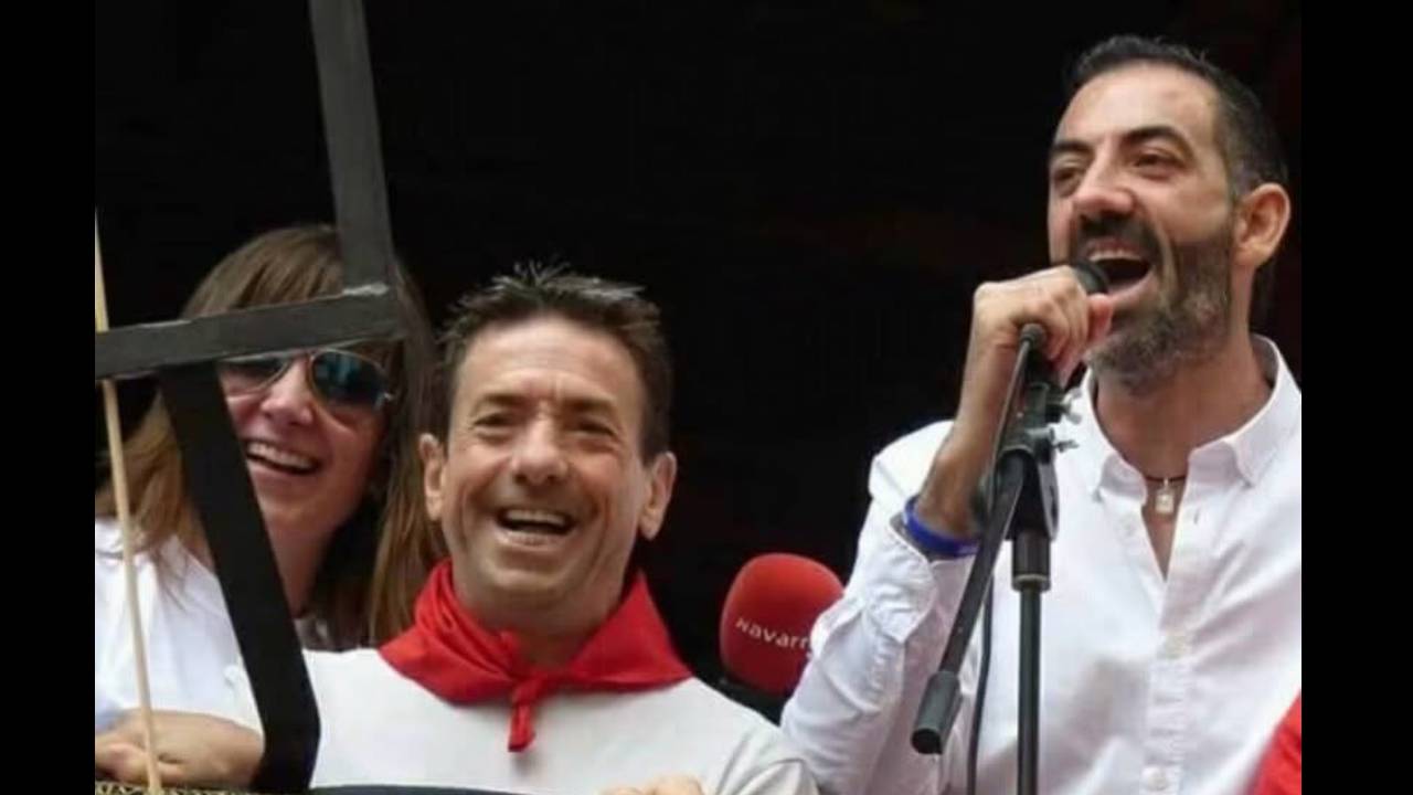 Pruden junto al alcalde de Corella en el cohete de las fiestas de